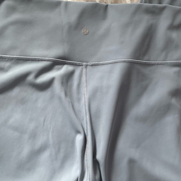 Lululemon Wunder Under High-Rise 7/8 Tight *Full-On Luxtreme 25" - Picture 6 of 7